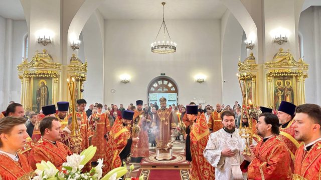 Пасхальную утреню совершил архиепископ Фома в Покровском храме с. Акулово