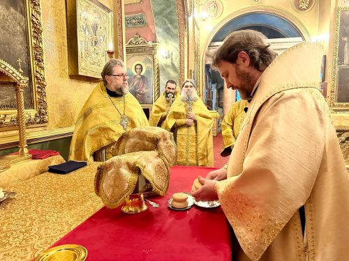 В Неделю 23-ю по Пятидесятнице архиепископ Фома совершил Литургию в Богоявленском соборе