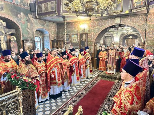 В год 35-летия возобновления богослужений архиепископ Фома совершил Литургию в храме Архистратига Михаила в Тропарево