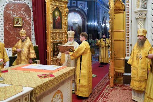 В Неделю 24-ю по Пятидесятнице архиепископ сослужил за Литургией в Храме Христа Спасителя Патриарху Кириллу