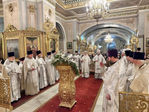 В 15-ю годовщину со дня кончины Cвятейшего Патриарха Алексия II архиепископ Фома сослужил митрополиту Григорию за Литургией в Богоявленском соборе
